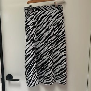 Walter baker midi skirt size 6 , two front pockets, belt loop, front side slit